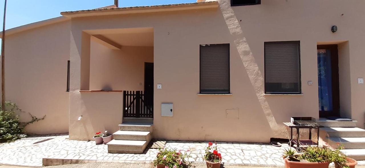 Casa Vacanza Costa Rossa Vista Mare Trinità dʼAgultu Kültér fotó
