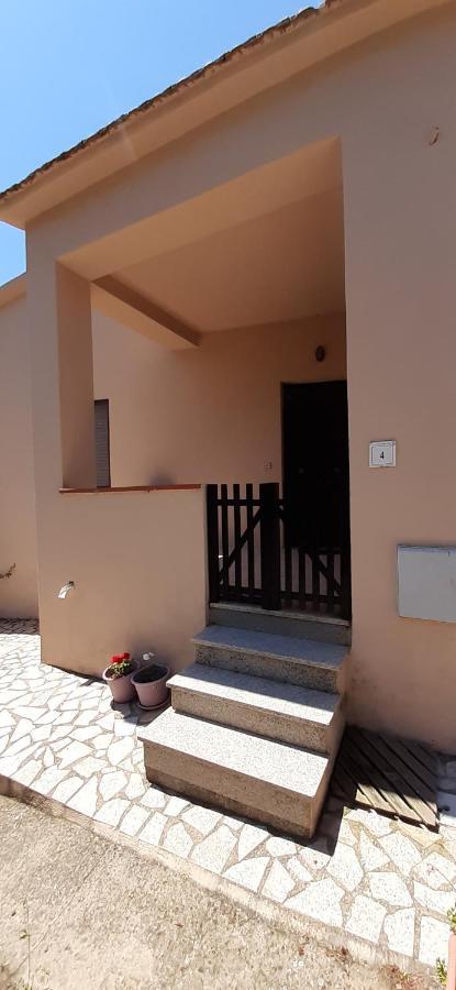Casa Vacanza Costa Rossa Vista Mare Trinità dʼAgultu Kültér fotó