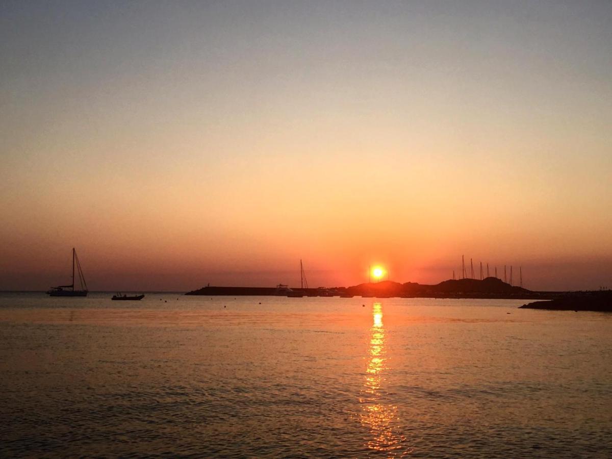 Casa Vacanza Costa Rossa Vista Mare Trinità dʼAgultu Kültér fotó